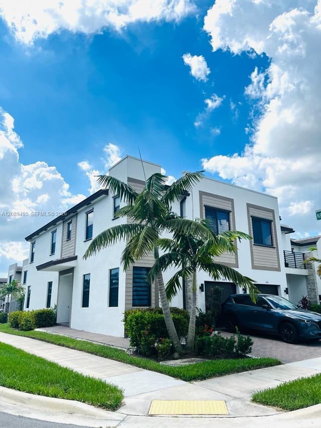 560 NE 206th Ln, Miami FL 33179 - Miami, FL - Photo 2