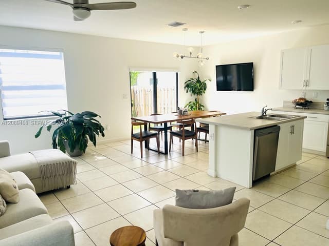 560 NE 206th Ln, Miami FL 33179 - Miami, FL - Photo 3
