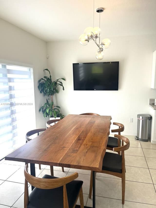 560 NE 206th Ln, Miami FL 33179 - Miami, FL - Photo 5