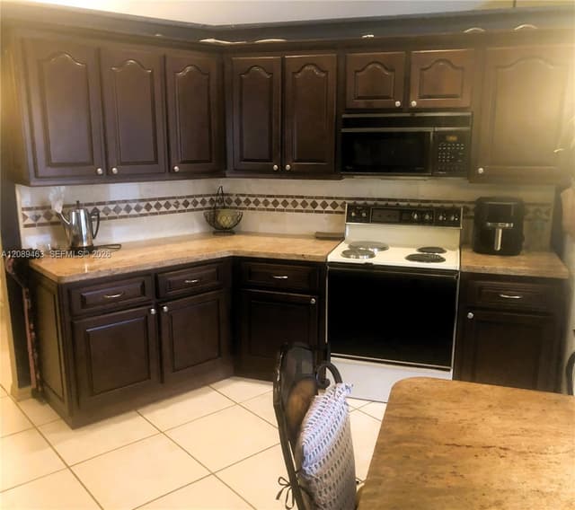 14481 Hickory Ct, Davie FL 33325 - Davie, FL - Photo 5