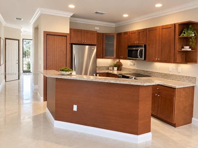 7439 NW 107th Path, Doral FL 33178 - Doral, FL - Photo 2