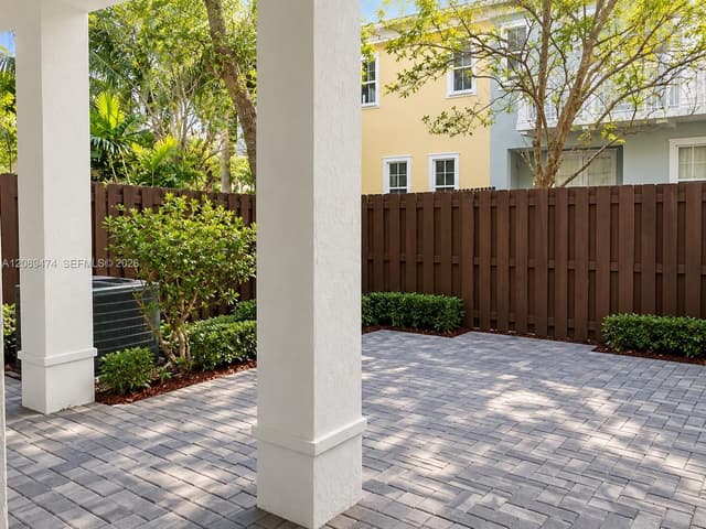 7439 NW 107th Path, Doral FL 33178 - Doral, FL - Photo 4