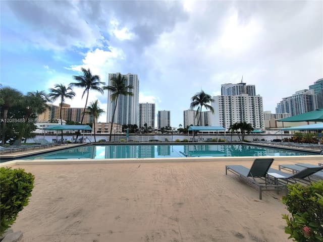 800 Parkview Dr # 309, Hallandale Beach FL 33009 - Hallandale Beach, FL - Photo 2