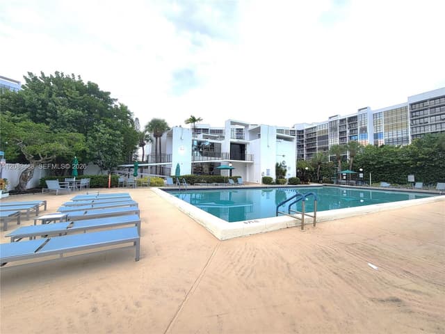 800 Parkview Dr # 309, Hallandale Beach FL 33009 - Hallandale Beach, FL - Photo 3