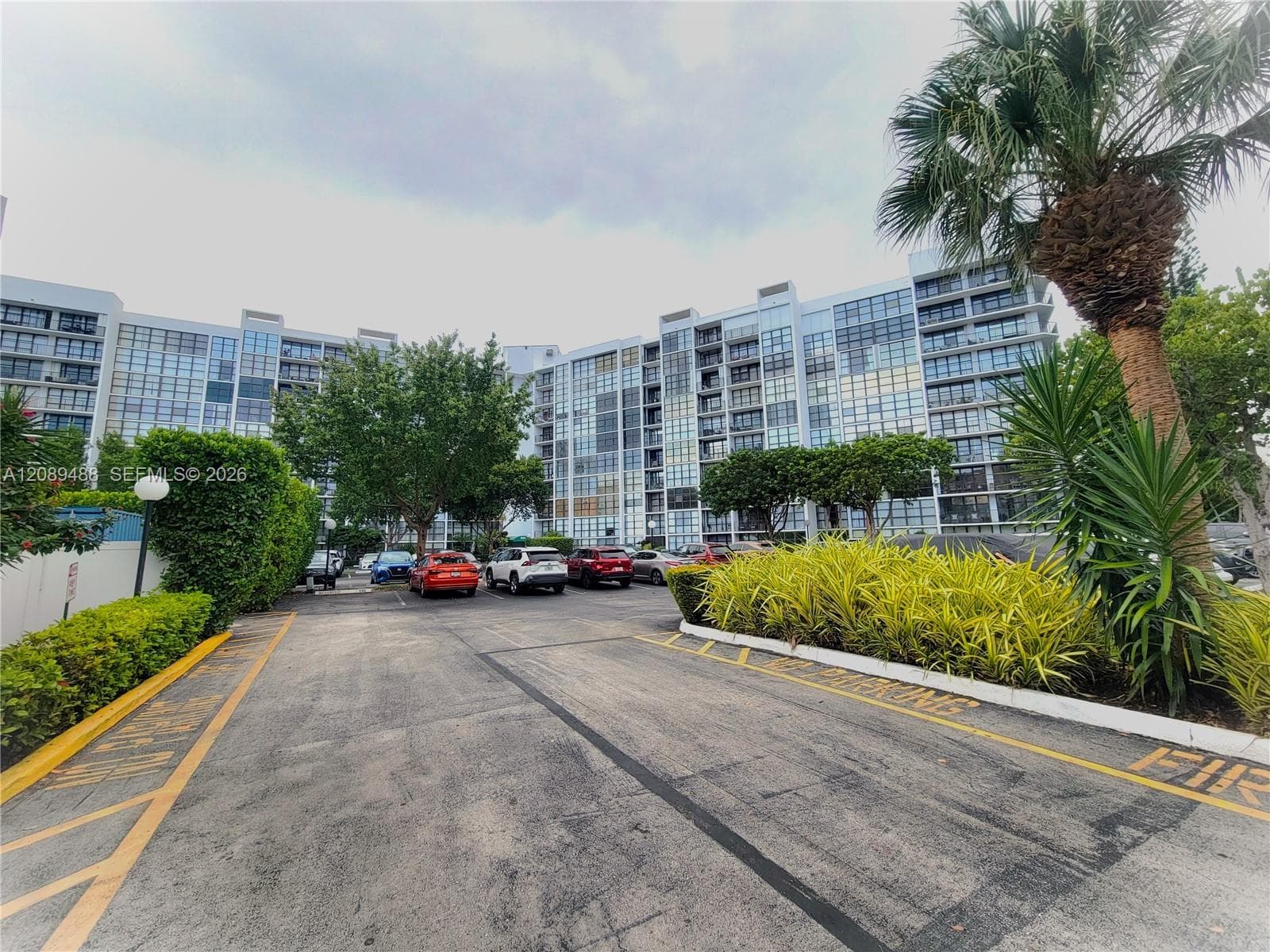 800 Parkview Dr # 309, Hallandale Beach FL 33009 - Hallandale Beach, FL - Photo 1