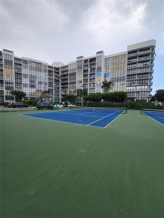 800 Parkview Dr # 309, Hallandale Beach FL 33009 - Hallandale Beach, FL - Photo 5
