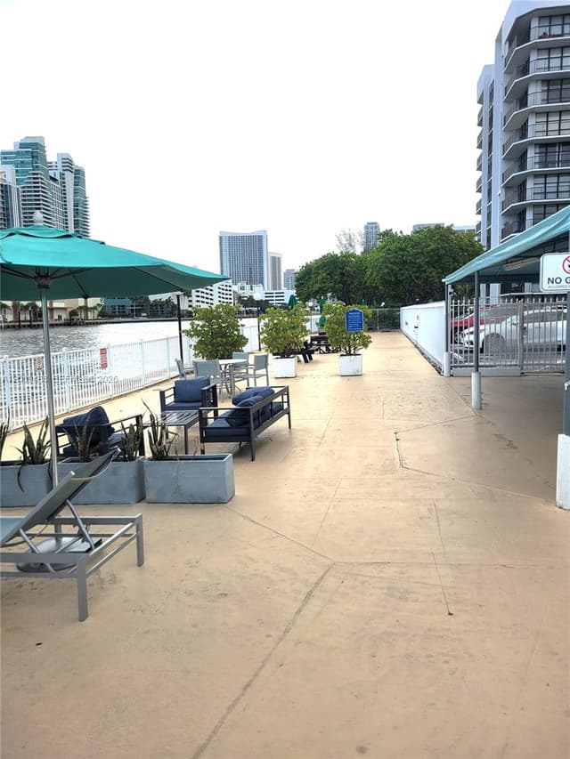 800 Parkview Dr # 309, Hallandale Beach FL 33009 - Hallandale Beach, FL - Photo 4