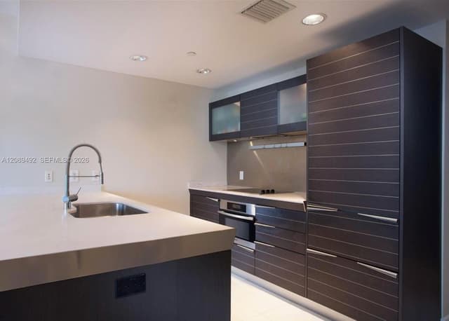 200 Biscayne Boulevard Way # 3209, Miami FL 33131 - Miami, FL - Photo 2