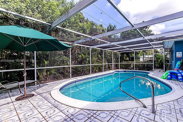17860 NE 9th Pl, North Miami Beach FL 33162 - North Miami Beach, FL - Photo 2
