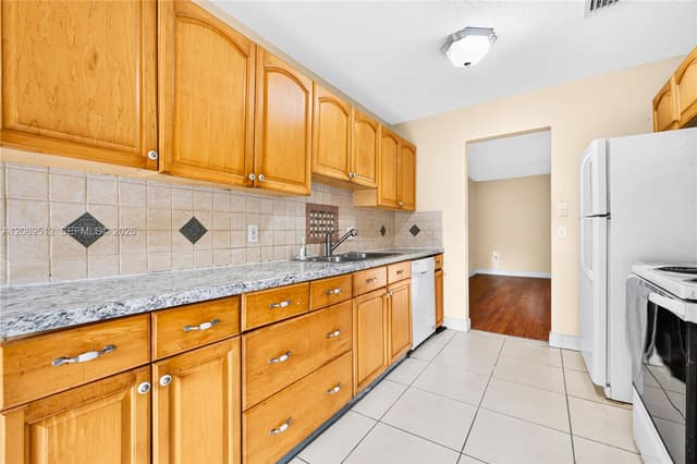 9014 NW 45th Ct, Sunrise FL 33351 - Sunrise, FL - Photo 7