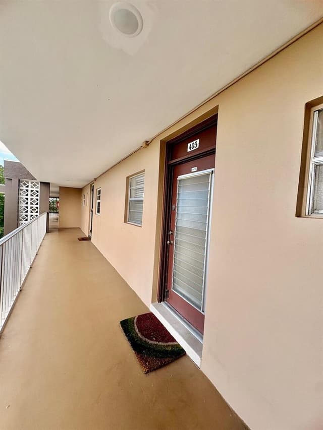 2901 NW 46th Avenue # 405, Lauderdale Lakes FL 33313 - Lauderdale Lakes, FL - Photo 2