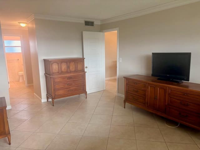 2901 NW 46th Avenue # 405, Lauderdale Lakes FL 33313 - Lauderdale Lakes, FL - Photo 7