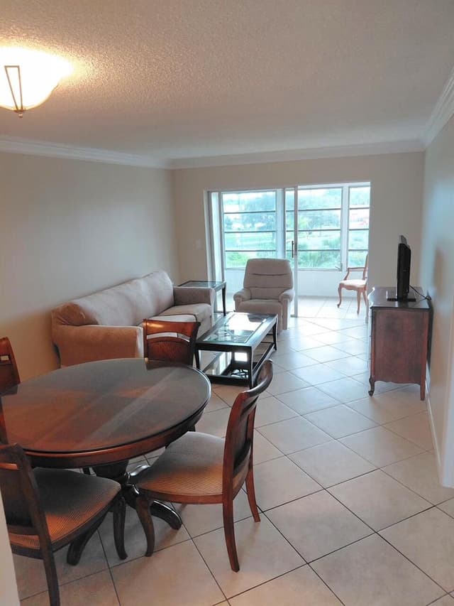 2901 NW 46th Avenue # 405, Lauderdale Lakes FL 33313 - Lauderdale Lakes, FL - Photo 4