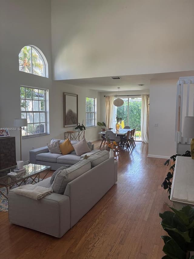 989 NW 156 AVE, Pembroke Pines FL 33028 - Pembroke Pines, FL - Photo 2