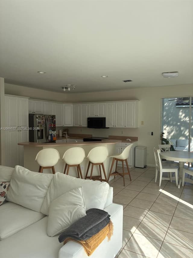 989 NW 156 AVE, Pembroke Pines FL 33028 - Pembroke Pines, FL - Photo 4