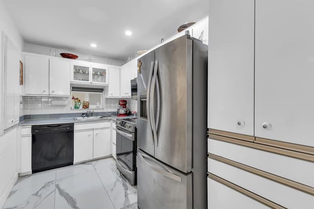 9500 N Hollybrook Lake Drive # 301, Pembroke Pines FL 33025 - Pembroke Pines, FL - Photo 5
