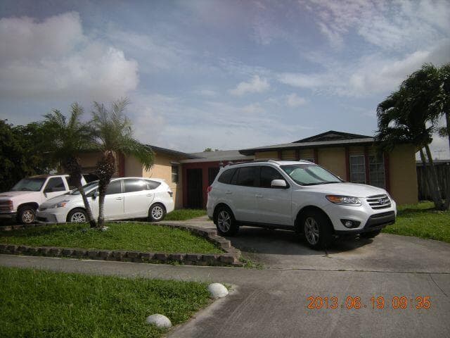 6573 SW 8TH Court, North Lauderdale FL 33068 - North Lauderdale, FL - Photo 2