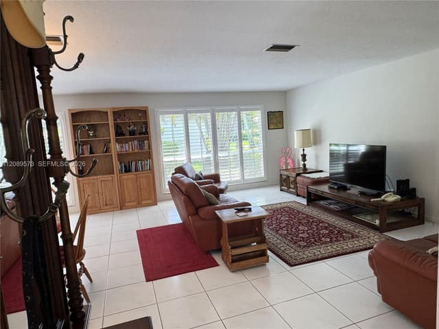 7190 E Tropical Way, Plantation FL 33317 - Plantation, FL - Photo 5
