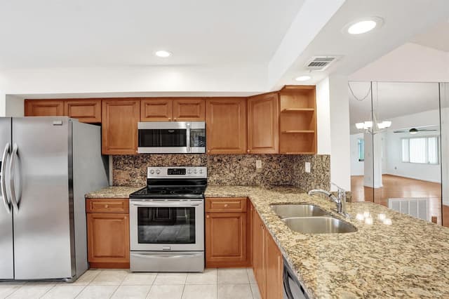 2253 SW 17TH Drive, Deerfield Beach FL 33442 - Deerfield Beach, FL - Photo 6