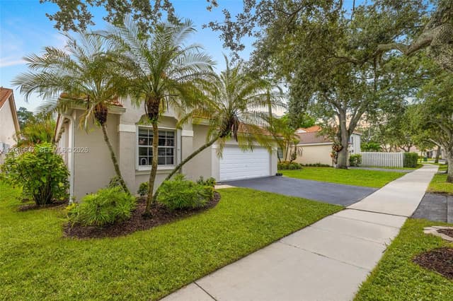 1315 Bayview Cir, Weston FL 33326 - Weston, FL - Photo 2