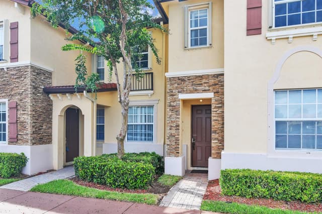 1720 NE 33 Avenue # 5, Homestead FL 33033 - Homestead, FL - Photo 2