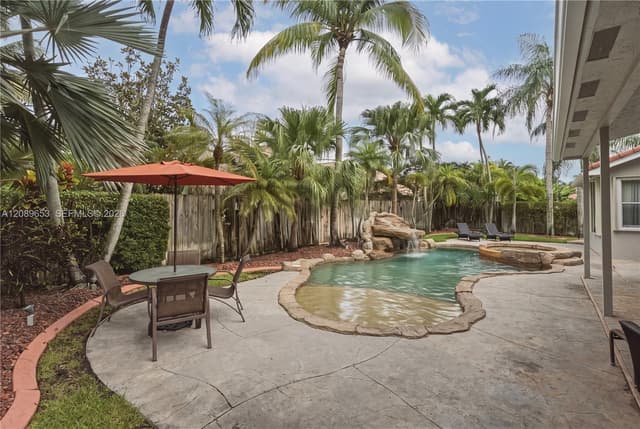 13875 NW 20th St, Pembroke Pines FL 33028 - Pembroke Pines, FL - Photo 4