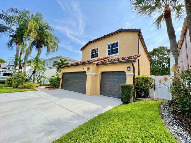 811 NW 155th Ter, Pembroke Pines FL 33028 - Pembroke Pines, FL - Photo 2