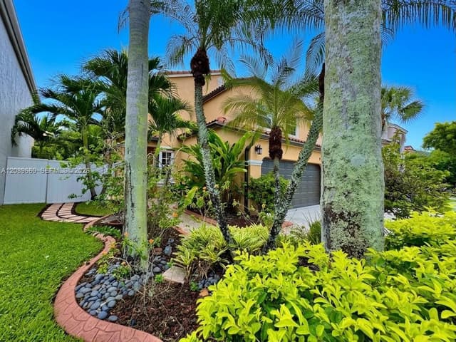 811 NW 155th Ter, Pembroke Pines FL 33028 - Pembroke Pines, FL - Photo 3