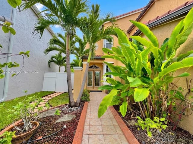 811 NW 155th Ter, Pembroke Pines FL 33028 - Pembroke Pines, FL - Photo 4