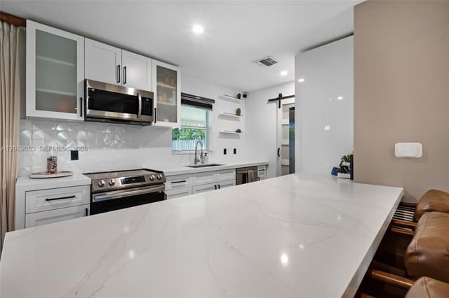 508 NE 28th Dr, Wilton Manors FL 33334 - Wilton Manors, FL - Photo 2