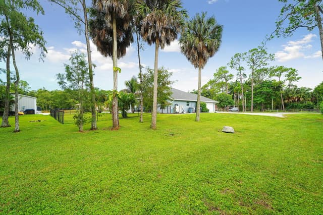16395 E HIALEAH Drive E, FL 33470 - Photo 4