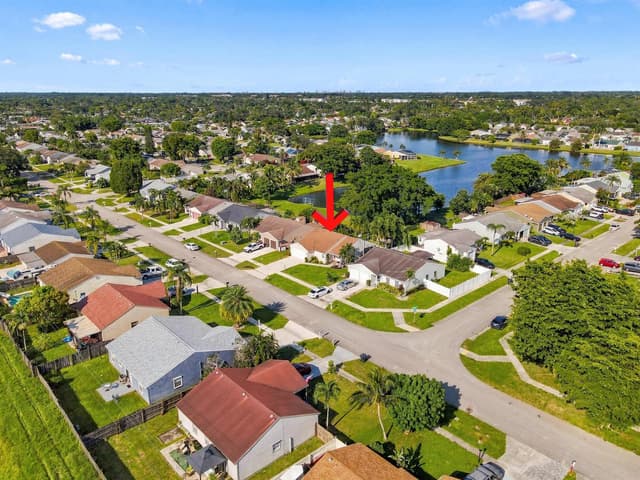 5215 W Canal Circle, Lake Worth FL 33467 - Lake Worth, FL - Photo 2