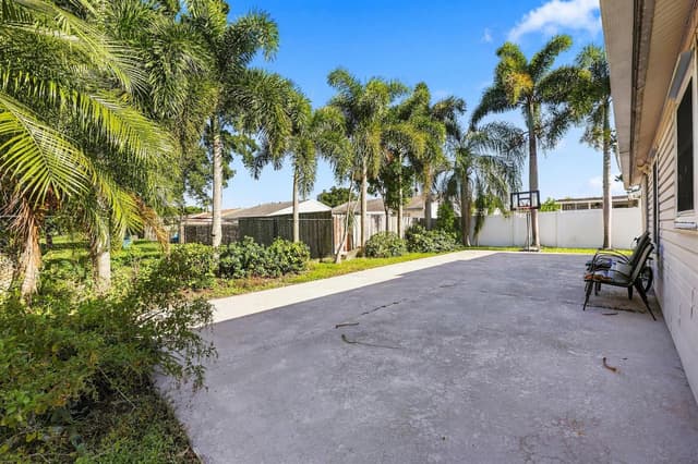 5215 W Canal Circle, Lake Worth FL 33467 - Lake Worth, FL - Photo 3