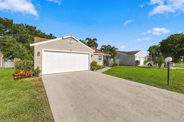 5215 W Canal Circle, Lake Worth FL 33467 - Lake Worth, FL - Photo 5