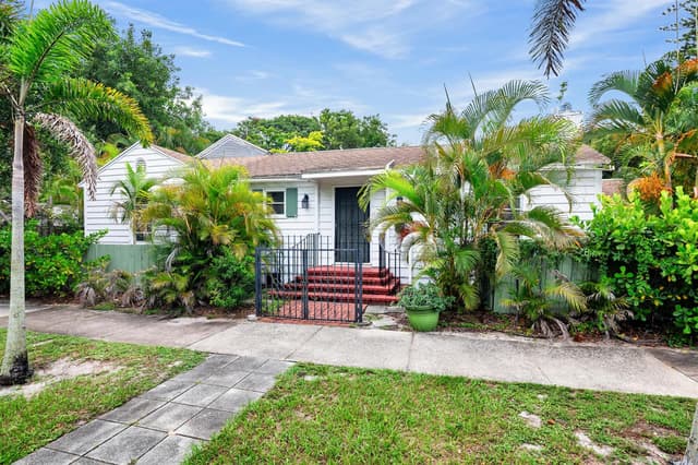 324 Albemarle Road, West Palm Beach FL 33405 - West Palm Beach, FL - Photo 2
