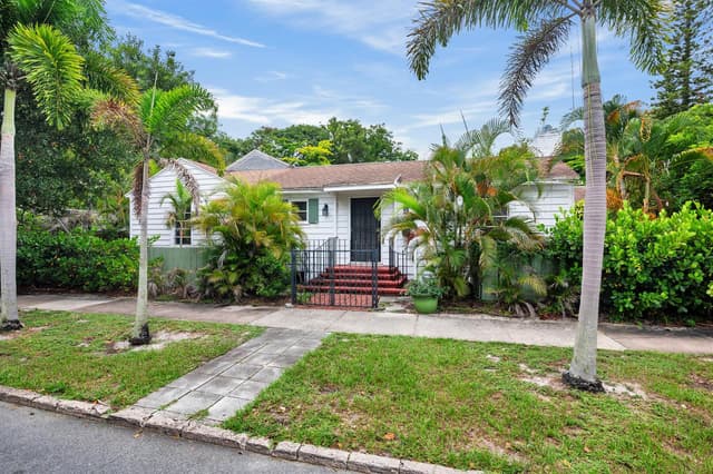 324 Albemarle Road, West Palm Beach FL 33405 - West Palm Beach, FL - Photo 3