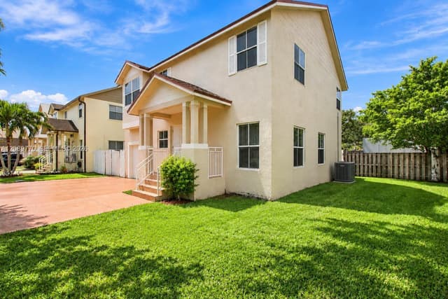 10251 NW 3rd St, Pembroke Pines FL 33026 - Pembroke Pines, FL - Photo 2