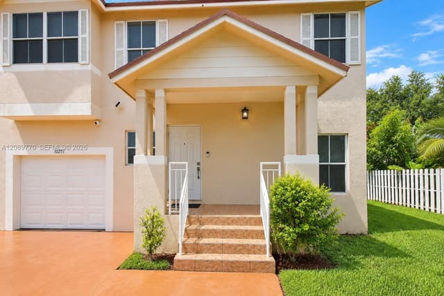 10251 NW 3rd St, Pembroke Pines FL 33026 - Pembroke Pines, FL - Photo 3