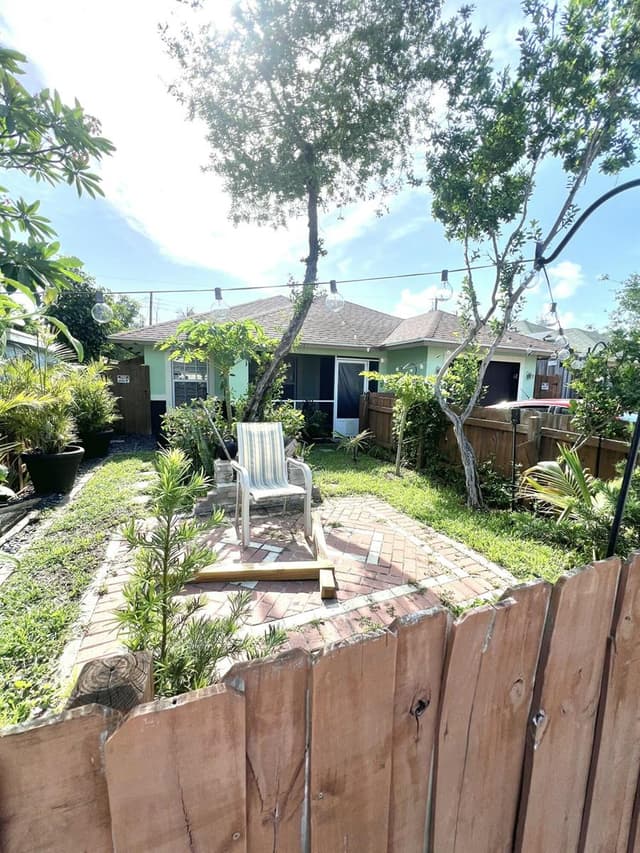 703 S A Street S, FL 33460 - Photo 4