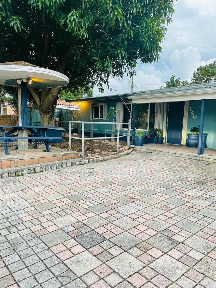 140 NE 17th Ct, North Lauderdale FL 33060 - North Lauderdale, FL - Photo 1