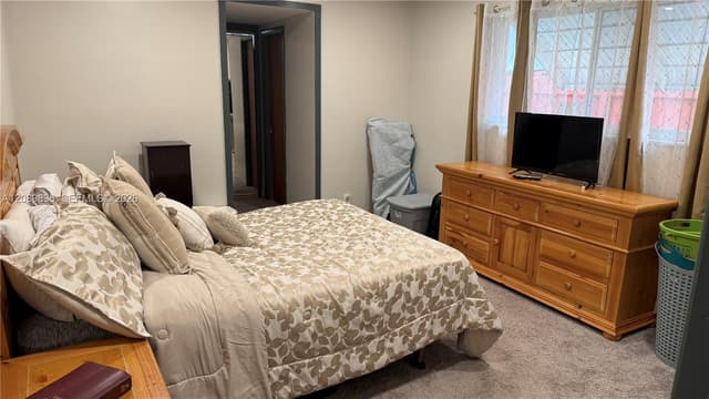 2211 N 54th Ave, Hollywood FL 33021 - Hollywood, FL - Photo 7