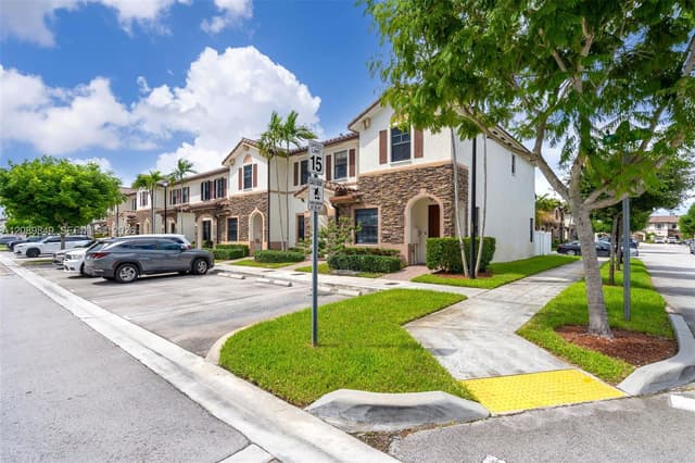 3305 W 93rd Pl, Hialeah FL 33018 - Hialeah, FL - Photo 3