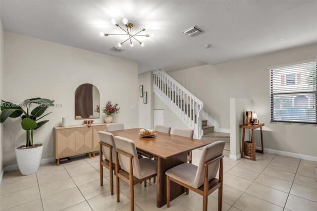 3305 W 93rd Pl, Hialeah FL 33018 - Hialeah, FL - Photo 4