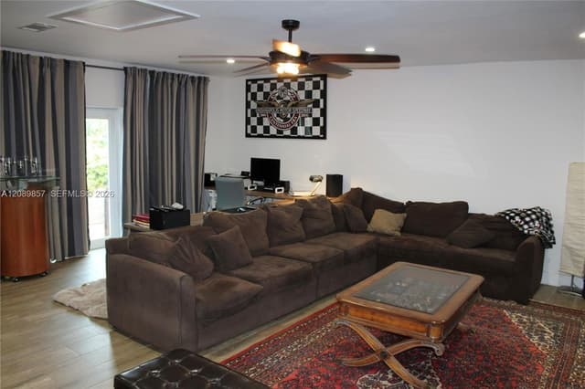 6121 NW 40th St, Virginia Gardens FL 33166 - Virginia Gardens, FL - Photo 3