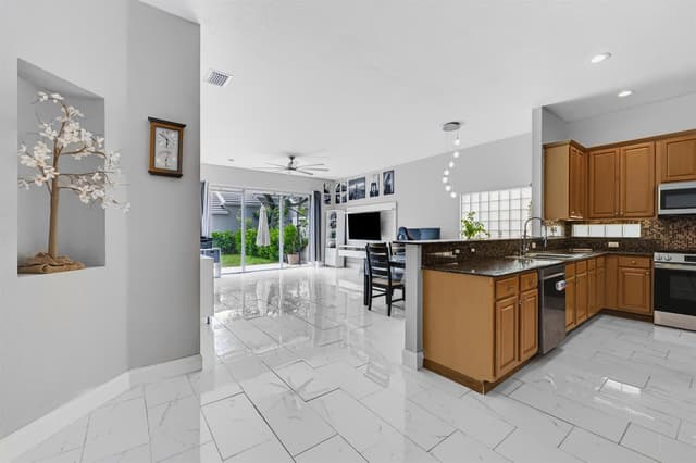 102 Newberry Lane, Royal Palm Beach FL 33414 - Royal Palm Beach, FL - Photo 7