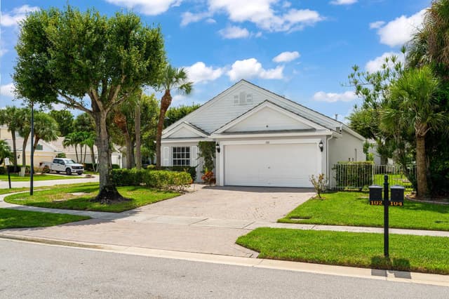 102 Newberry Lane, Royal Palm Beach FL 33414 - Royal Palm Beach, FL - Photo 4
