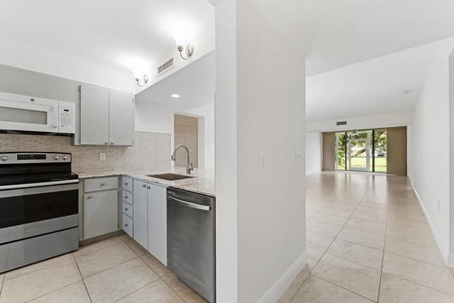 6205 BALBOA Circle # 102, Boca Raton FL 33433 - Boca Raton, FL - Photo 4