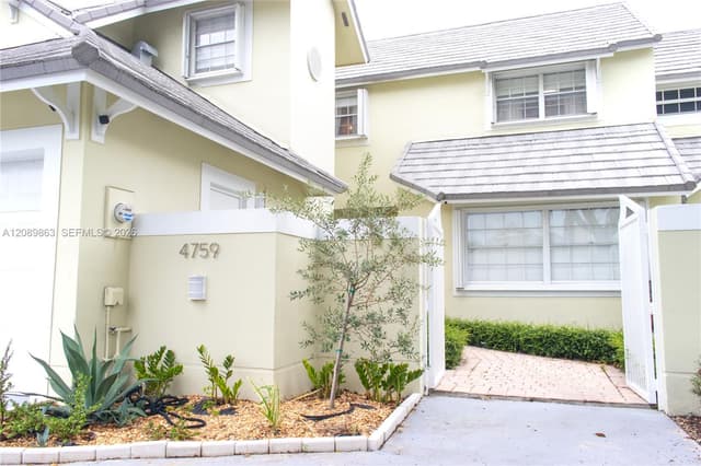 4759 NW 98th Pl, Doral FL 33178 - Doral, FL - Photo 2