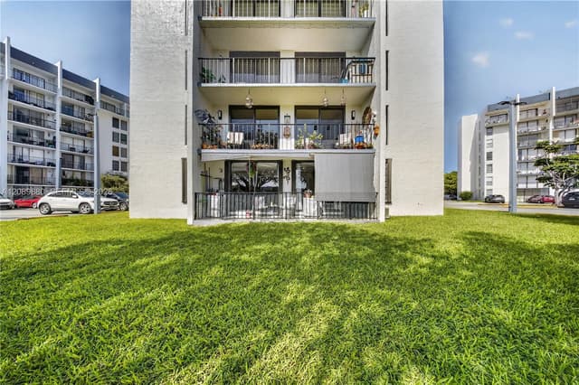 9686 Fontainebleau Blvd # 106, Miami FL 33172 - Miami, FL - Photo 2