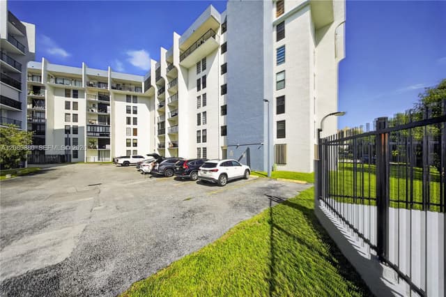 9686 Fontainebleau Blvd # 106, Miami FL 33172 - Miami, FL - Photo 5